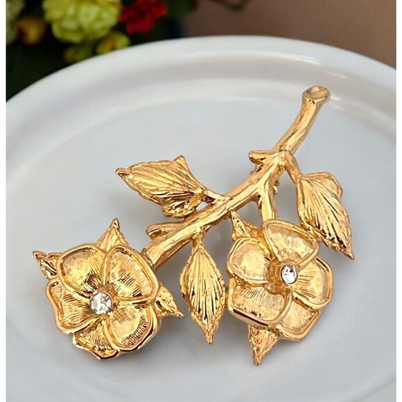 NEW Retired Vintage Joan Rivers Pin Floral Design Crystal Accents 6R - Picture 1 of 4